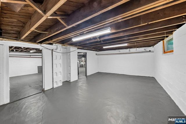 11 Burlington Place, Fair Lawn, NJ 07410
