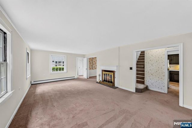 11 Burlington Place, Fair Lawn, NJ 07410