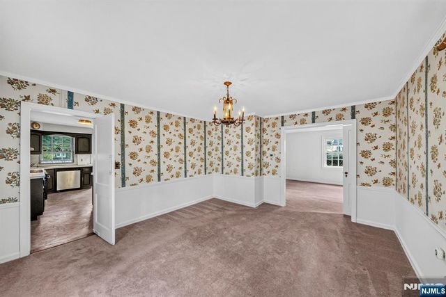 11 Burlington Place, Fair Lawn, NJ 07410