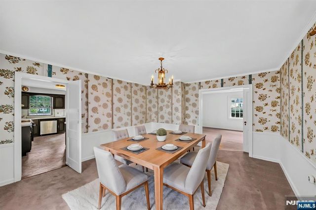 11 Burlington Place, Fair Lawn, NJ 07410