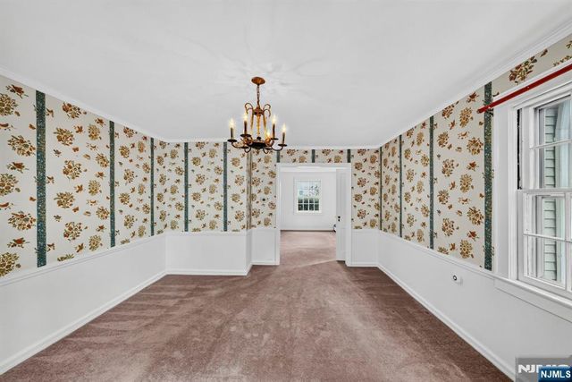 11 Burlington Place, Fair Lawn, NJ 07410
