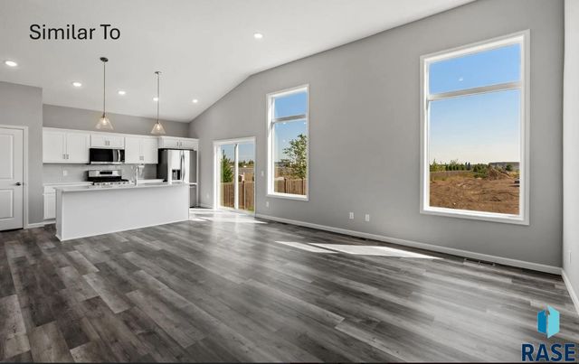 2009 N Goldberg Cir Circle, Sioux Falls, SD 57107