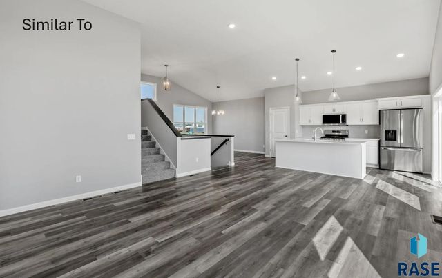 2009 N Goldberg Cir Circle, Sioux Falls, SD 57107