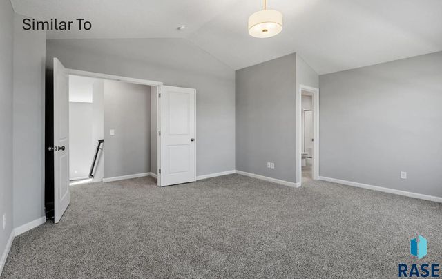 2009 N Goldberg Cir Circle, Sioux Falls, SD 57107