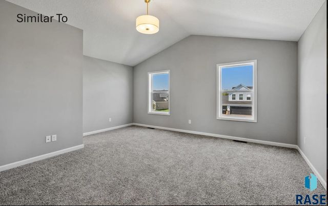 2009 N Goldberg Cir Circle, Sioux Falls, SD 57107