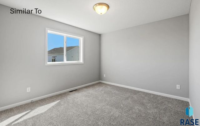 2009 N Goldberg Cir Circle, Sioux Falls, SD 57107