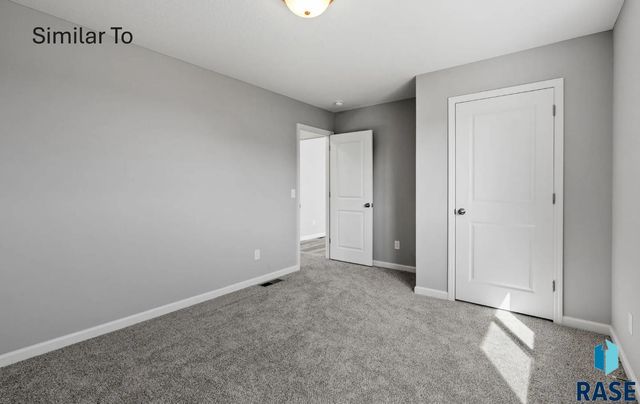 2009 N Goldberg Cir Circle, Sioux Falls, SD 57107