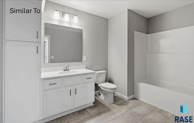 2009 N Goldberg Cir Circle, Sioux Falls, SD 57107