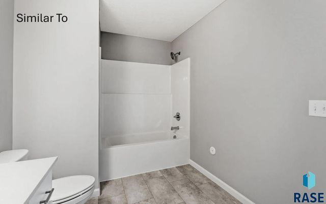 2009 N Goldberg Cir Circle, Sioux Falls, SD 57107