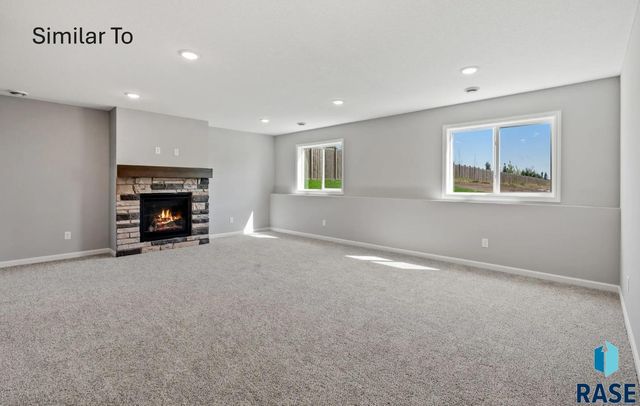 2009 N Goldberg Cir Circle, Sioux Falls, SD 57107