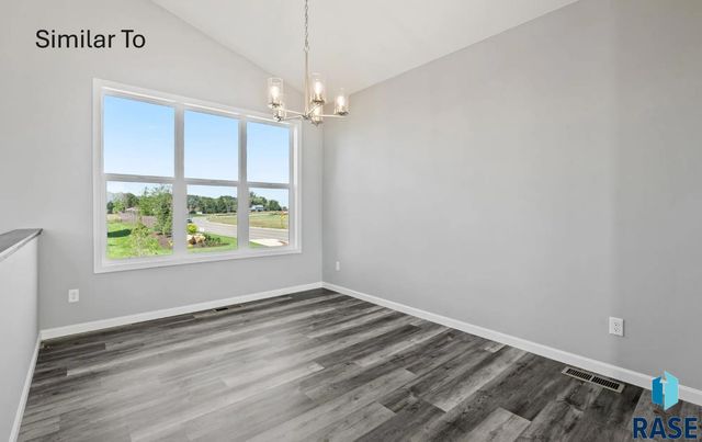 2009 N Goldberg Cir Circle, Sioux Falls, SD 57107