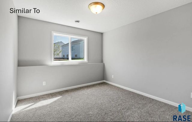 2009 N Goldberg Cir Circle, Sioux Falls, SD 57107