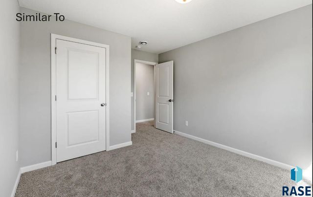 2009 N Goldberg Cir Circle, Sioux Falls, SD 57107