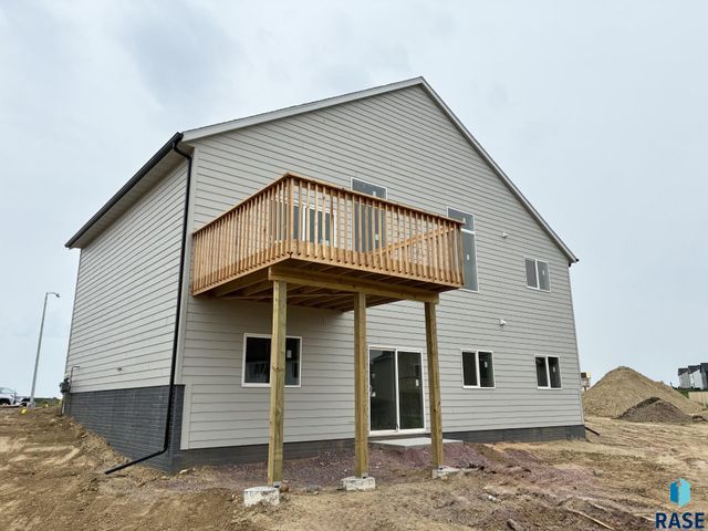 2009 N Goldberg Cir Circle, Sioux Falls, SD 57107