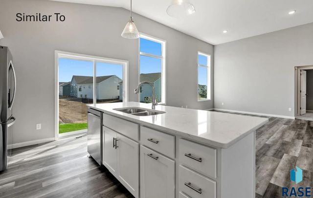 2009 N Goldberg Cir Circle, Sioux Falls, SD 57107