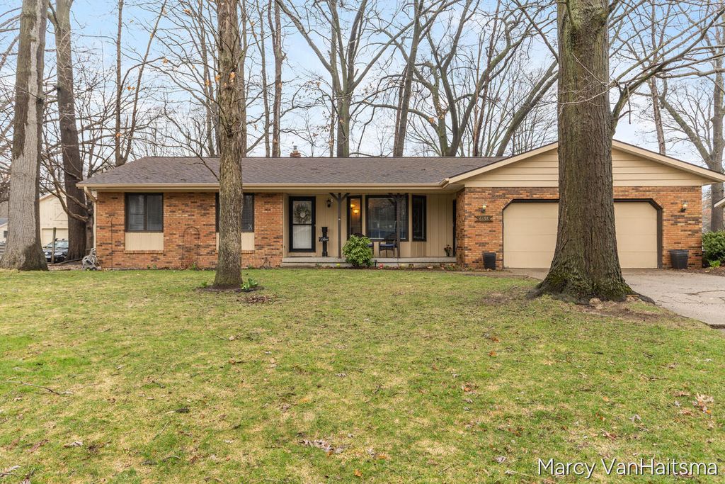 6898 Georgetown Avenue, Hudsonville, MI 49426