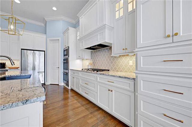 10715 W 142nd Terrace, Overland Park, KS 66221