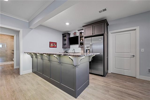 10715 W 142nd Terrace, Overland Park, KS 66221