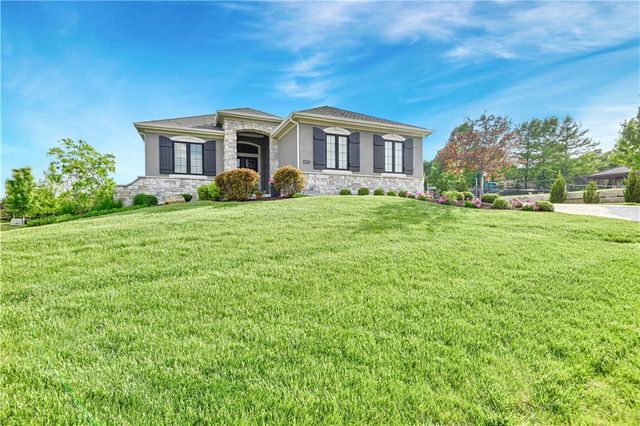 10715 W 142nd Terrace, Overland Park, KS 66221