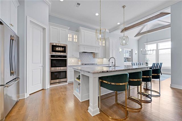 10715 W 142nd Terrace, Overland Park, KS 66221