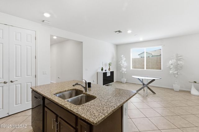 10822 E Franklin Falls Way, Vail, AZ 85641