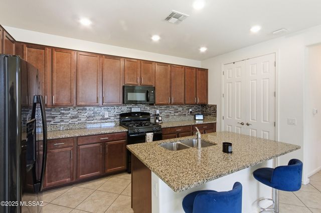 10822 E Franklin Falls Way, Vail, AZ 85641