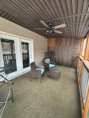 659 Clubhouse Drive, Prestonsburg, KY 41653