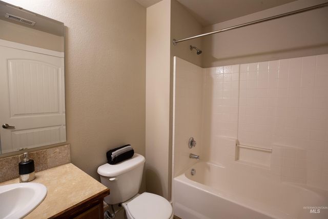 11073 W Garverdale Ln #103, Boise, ID 83713