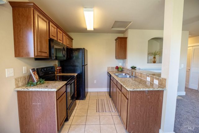 11073 W Garverdale Ln #103, Boise, ID 83713