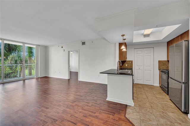 2000 N Bayshore Dr 316, Miami, FL 33137