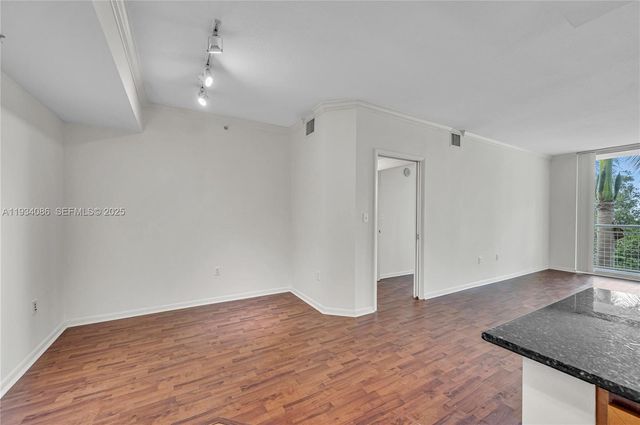 2000 N Bayshore Dr 316, Miami, FL 33137