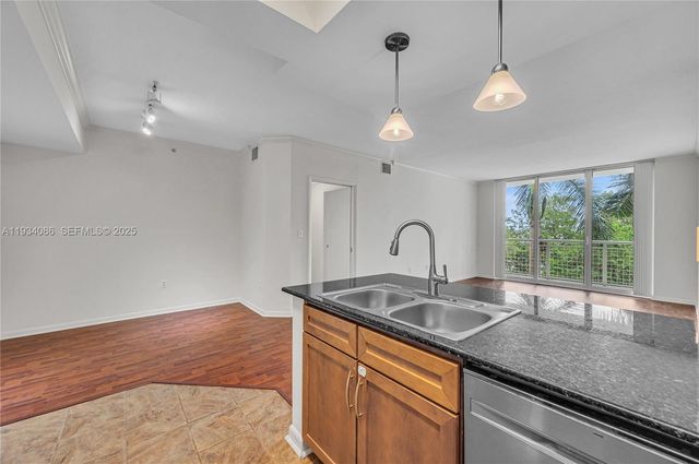 2000 N Bayshore Dr 316, Miami, FL 33137