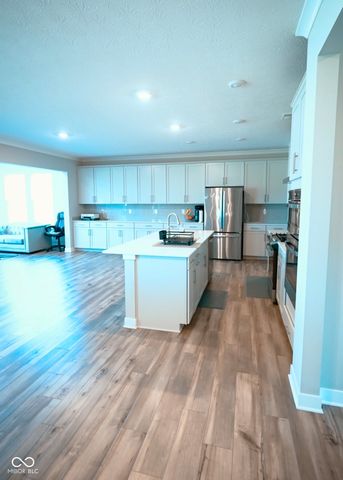 902 Garrison Drive, Greenwood, IN 46143