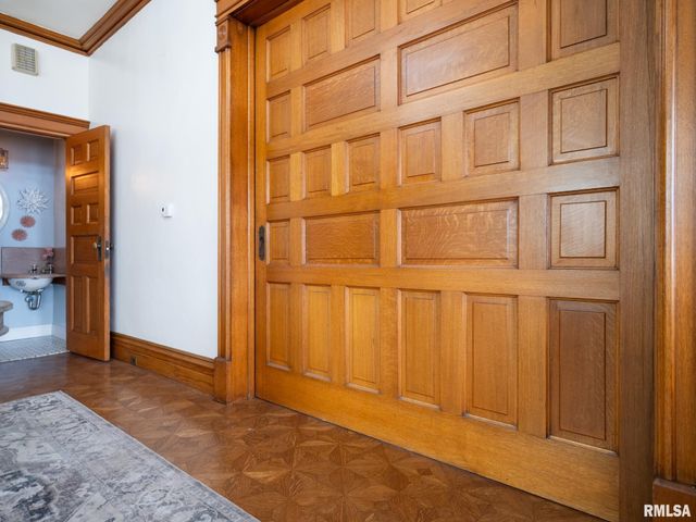 725 PARK Avenue, Pekin, IL 61554