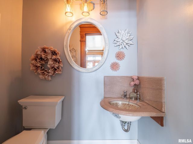 725 PARK Avenue, Pekin, IL 61554