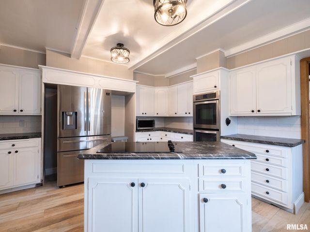 725 PARK Avenue, Pekin, IL 61554