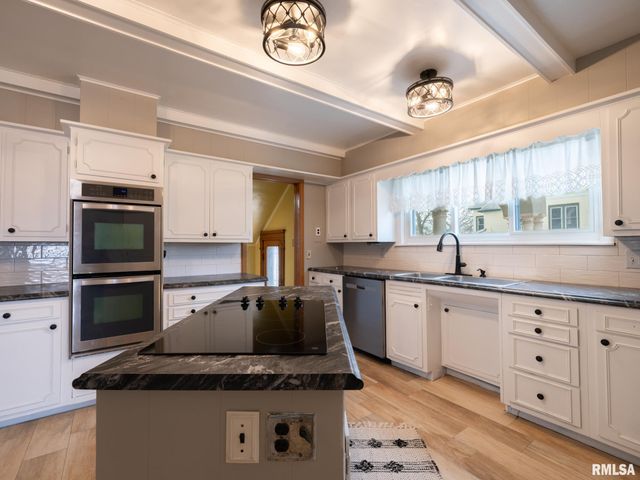 725 PARK Avenue, Pekin, IL 61554