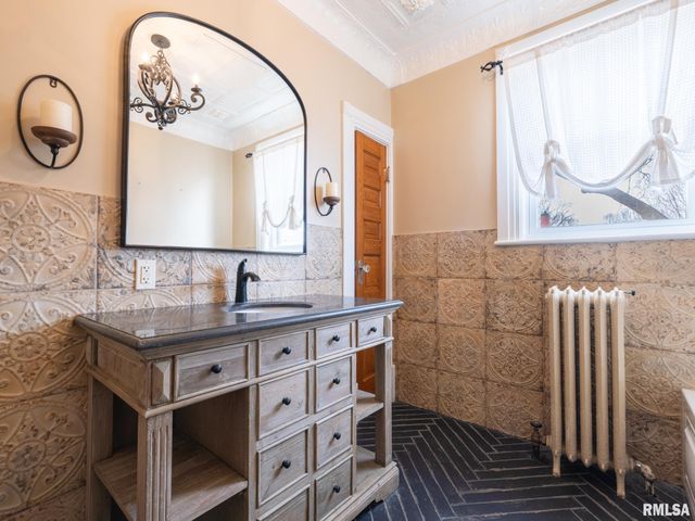 725 PARK Avenue, Pekin, IL 61554