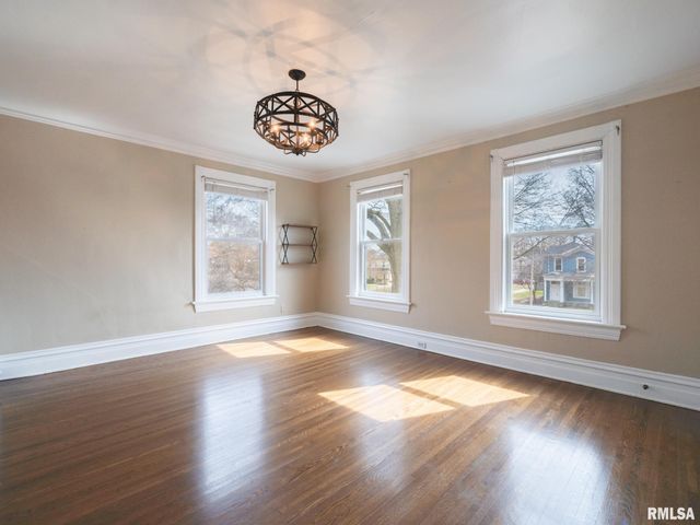 725 PARK Avenue, Pekin, IL 61554