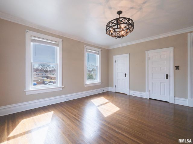 725 PARK Avenue, Pekin, IL 61554