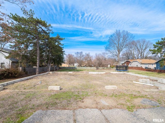 725 PARK Avenue, Pekin, IL 61554