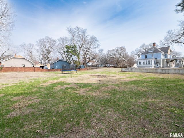 725 PARK Avenue, Pekin, IL 61554