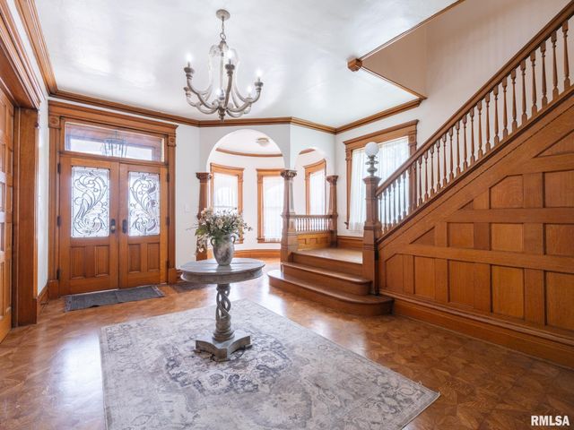 725 PARK Avenue, Pekin, IL 61554