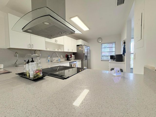 5775 W Fernley Drive W 121, West Palm Beach, FL 33415