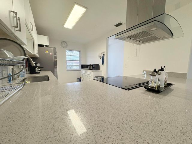 5775 W Fernley Drive W 121, West Palm Beach, FL 33415
