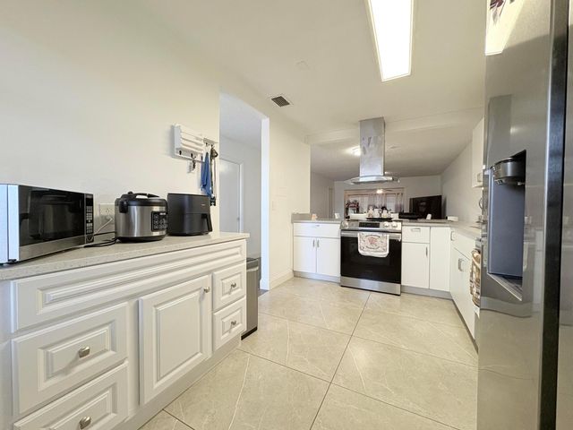 5775 W Fernley Drive W 121, West Palm Beach, FL 33415