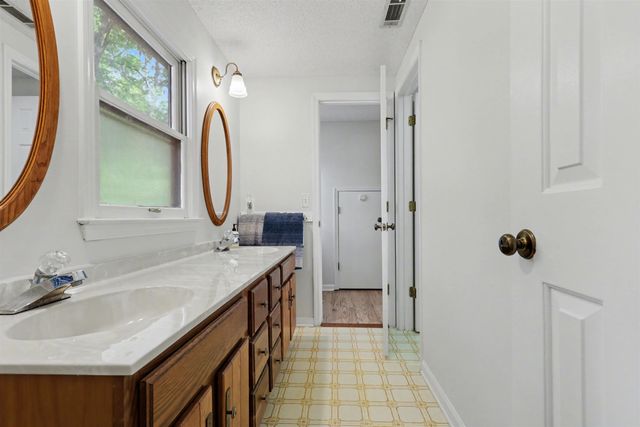 40 Pine Grove Ln., Georgetown, SC 29440