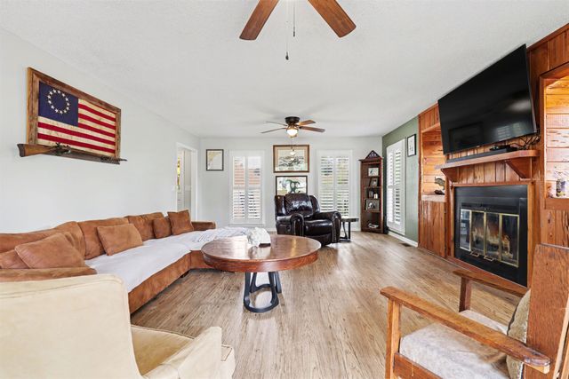 40 Pine Grove Ln., Georgetown, SC 29440