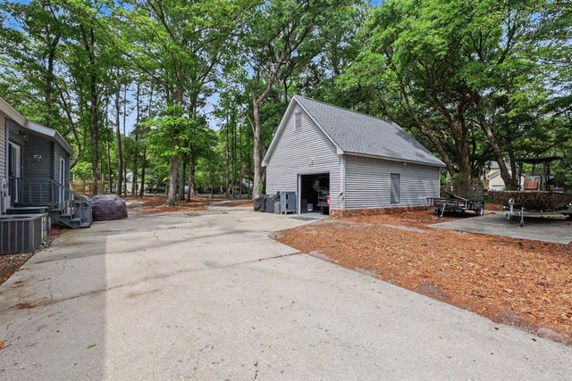 40 Pine Grove Ln., Georgetown, SC 29440
