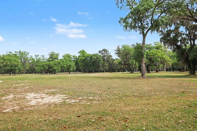 40 Pine Grove Ln., Georgetown, SC 29440